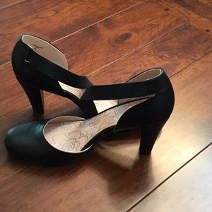 Mootsie Totsies size 8 Brand New Never Worn Strappy Black Pump.